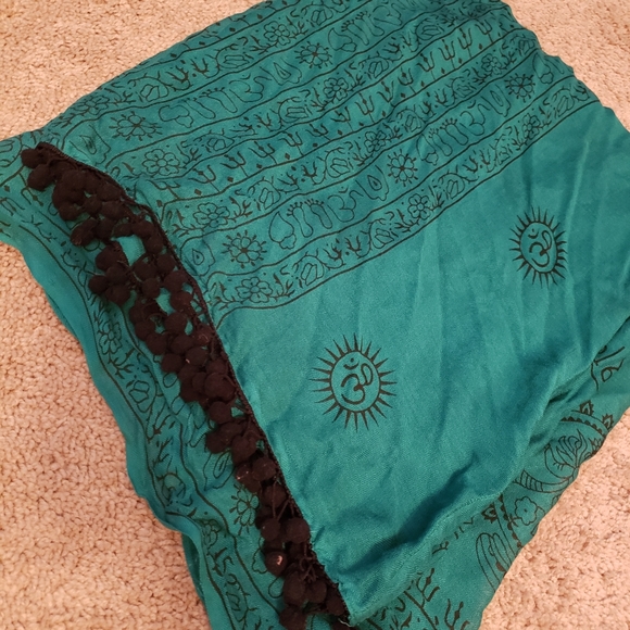 Zen Gauzey Infinity scarf - Picture 4 of 4